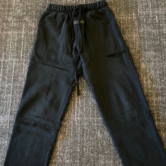 Fear of god Essentials Sweatpants - Picture 1 of 6